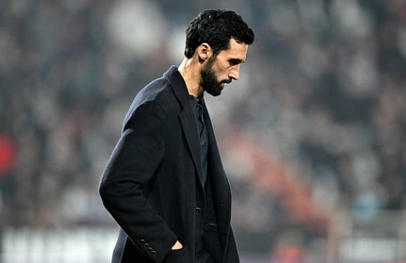 HLV Alvaro Arbeloa thất vọng trong ngày Real Madrid bị loại khỏi Cúp Nhà vua.