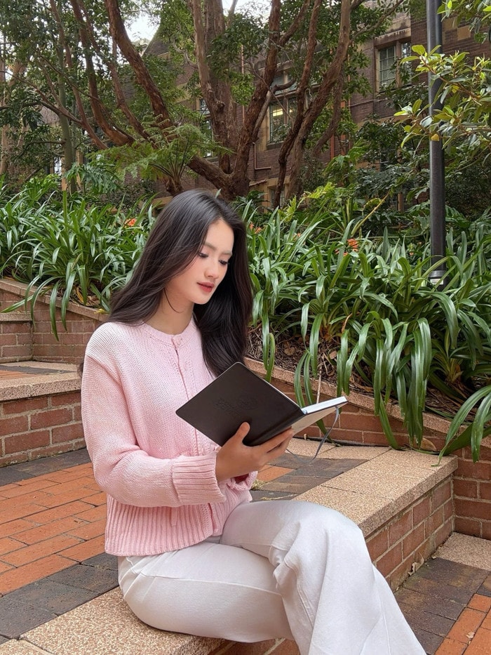 Hình ảnh đời thường của Hoa hậu Ý Nhi trong thời gian sinh sống và làm việc tại Úc