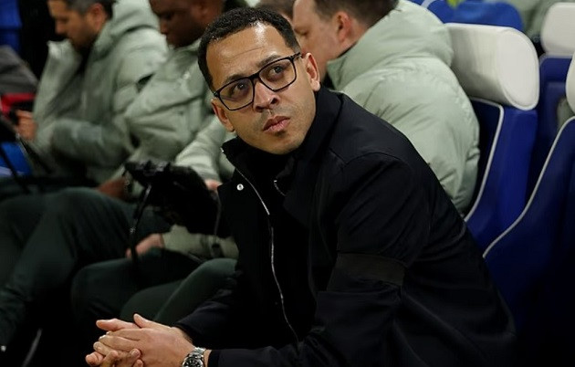 Tuần trăng mật của Liam Rosenior tại Chelsea đã kết thúc sau trận thua Arsenal.