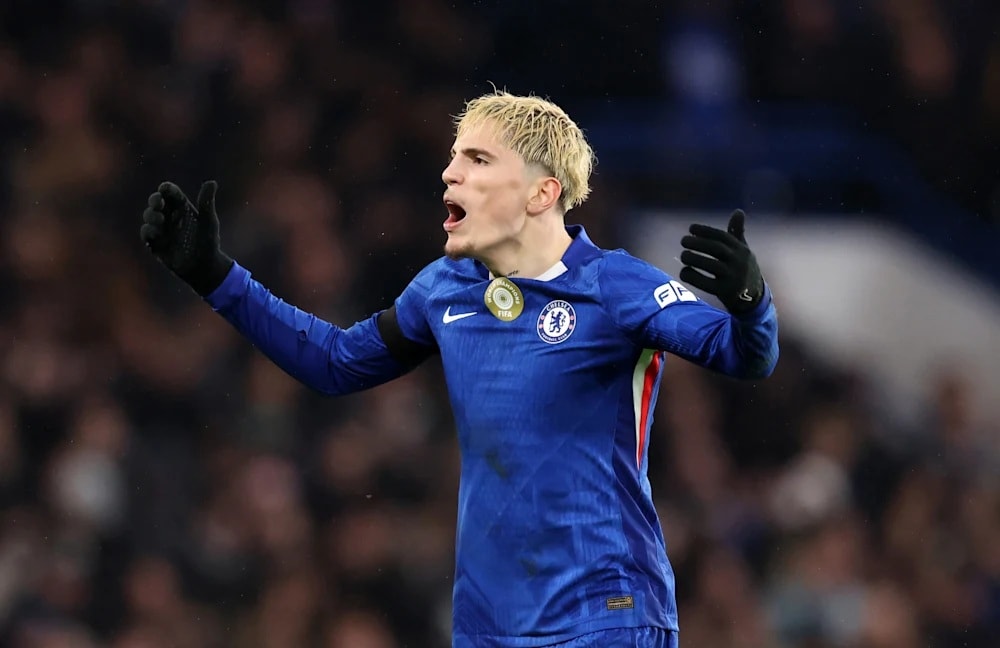 Alejandro Garnacho vào sân thay người cho Chelsea trong trận gặp Arsenal