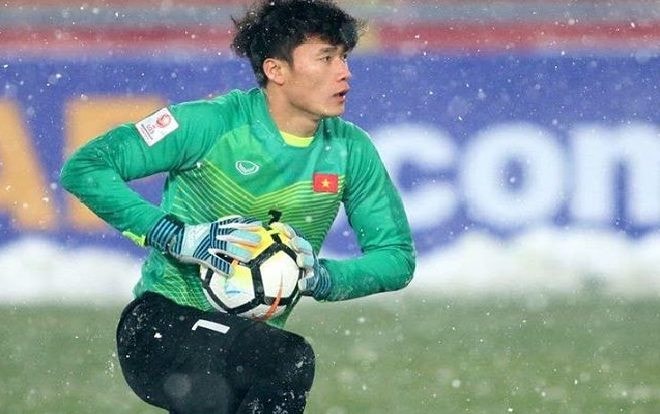 Bùi Tiến Dũng cản phá thành công quả phạt đền