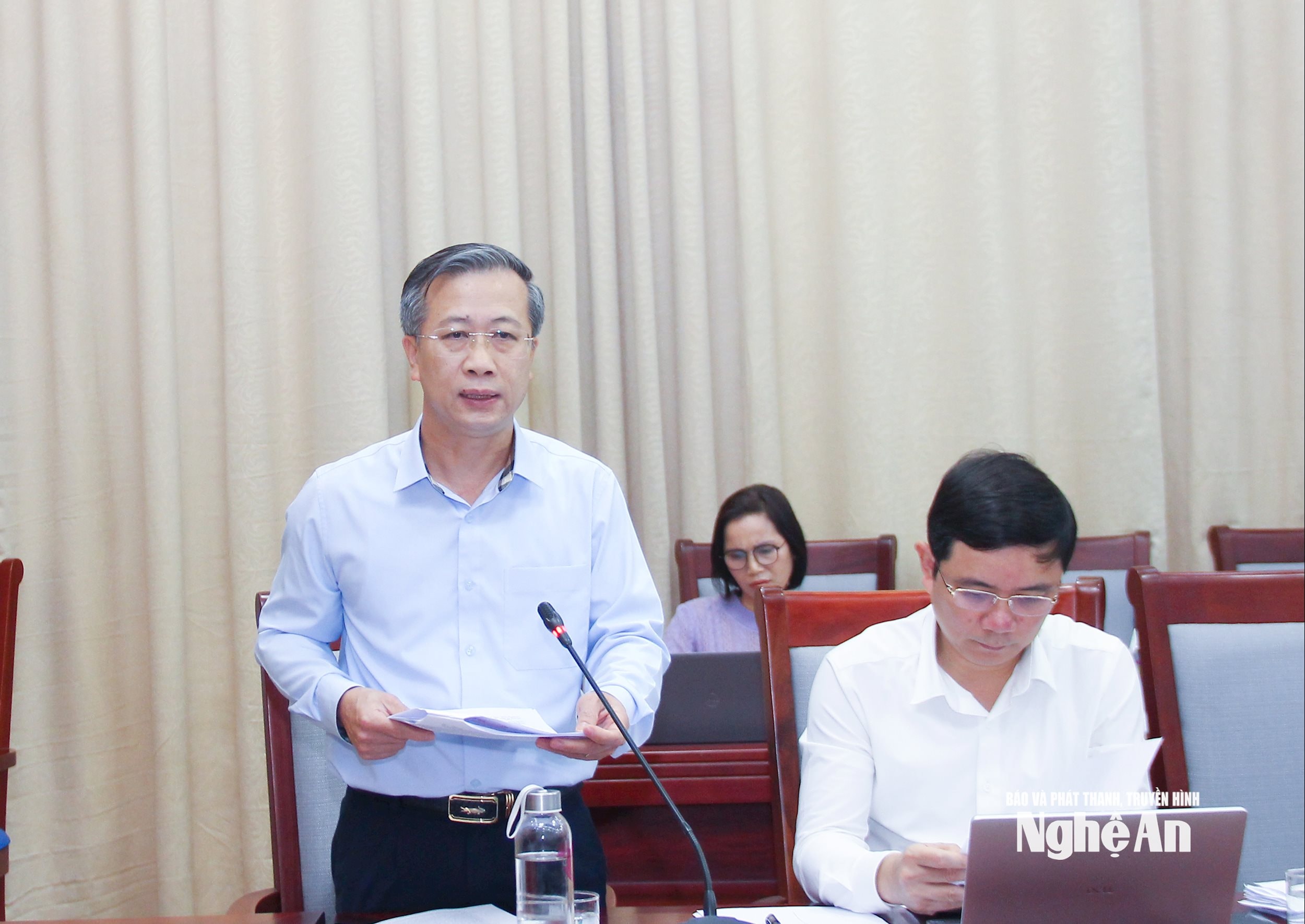  Đồng chí Nguyễn Đức Thành - Phó Chủ tịch Uỷ ban MTTQ Việt Nam tỉnh trình dự kiến chương trình