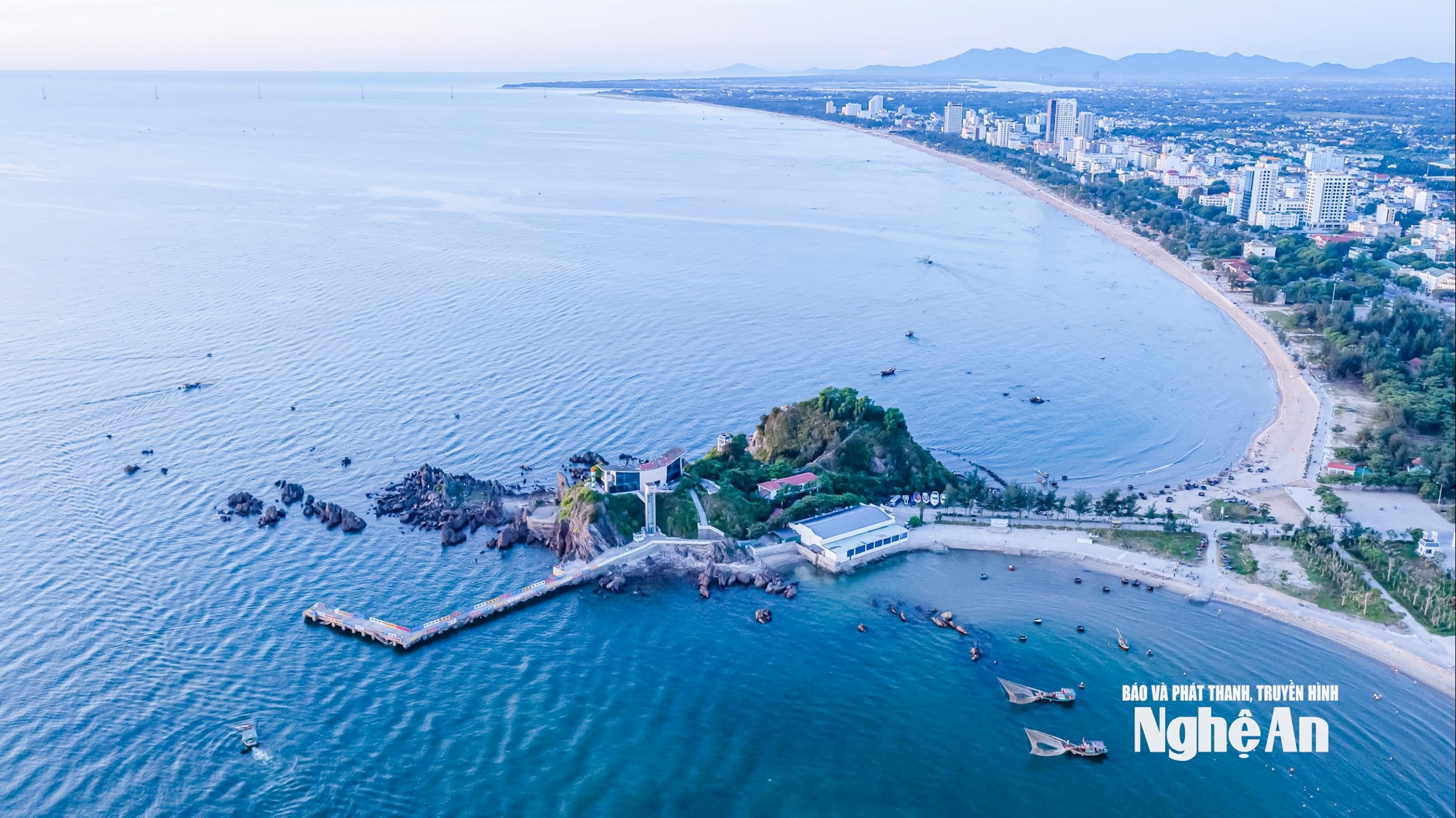  Một góc đô thị du lịch biển Cửa Lò. Ảnh tư liệu Quốc Đàn