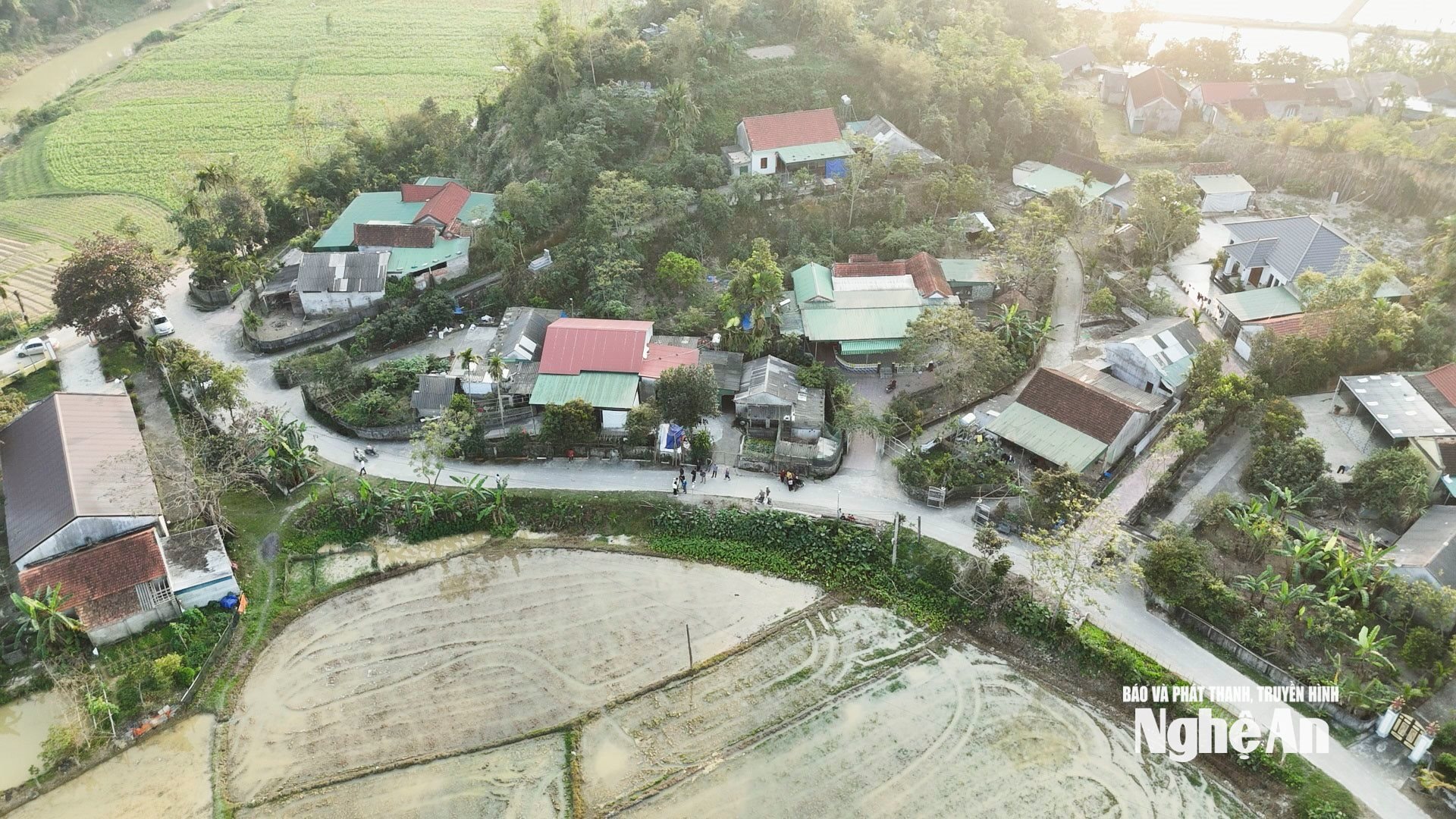 Kh dan cu tai xa Hoa Quan nam tren huong tuyen Cao toc Vinh - Thanh Thuy_1