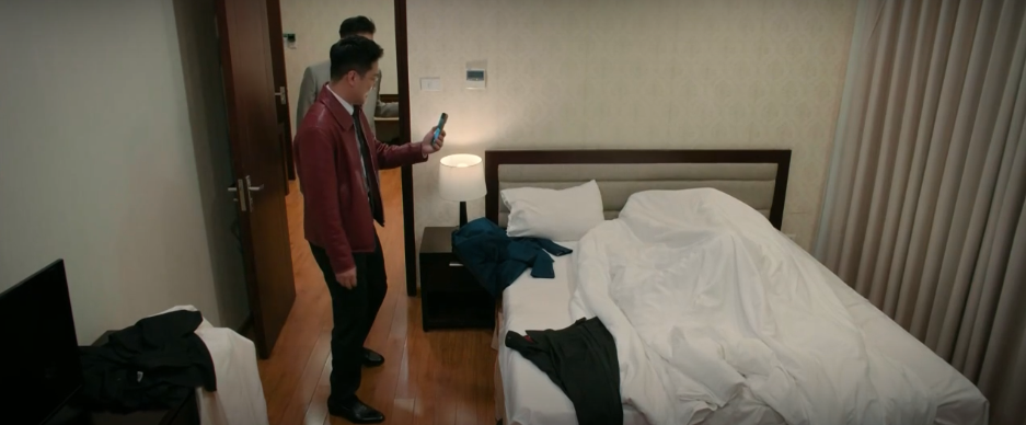 Nghiêm nhục nhã ký vào đơn ly hôn sau khi kế hoạch bị bại lộ.