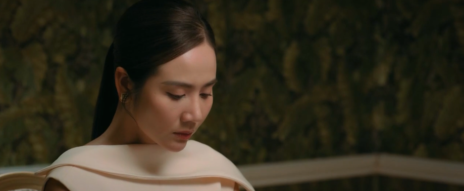 Nghiêm thực hiện âm mưu đưa Ngân vào khách sạn để dàn dựng cảnh ngoại tình.