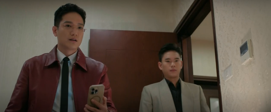 Nghiêm nhục nhã ký vào đơn ly hôn sau khi kế hoạch bị bại lộ.