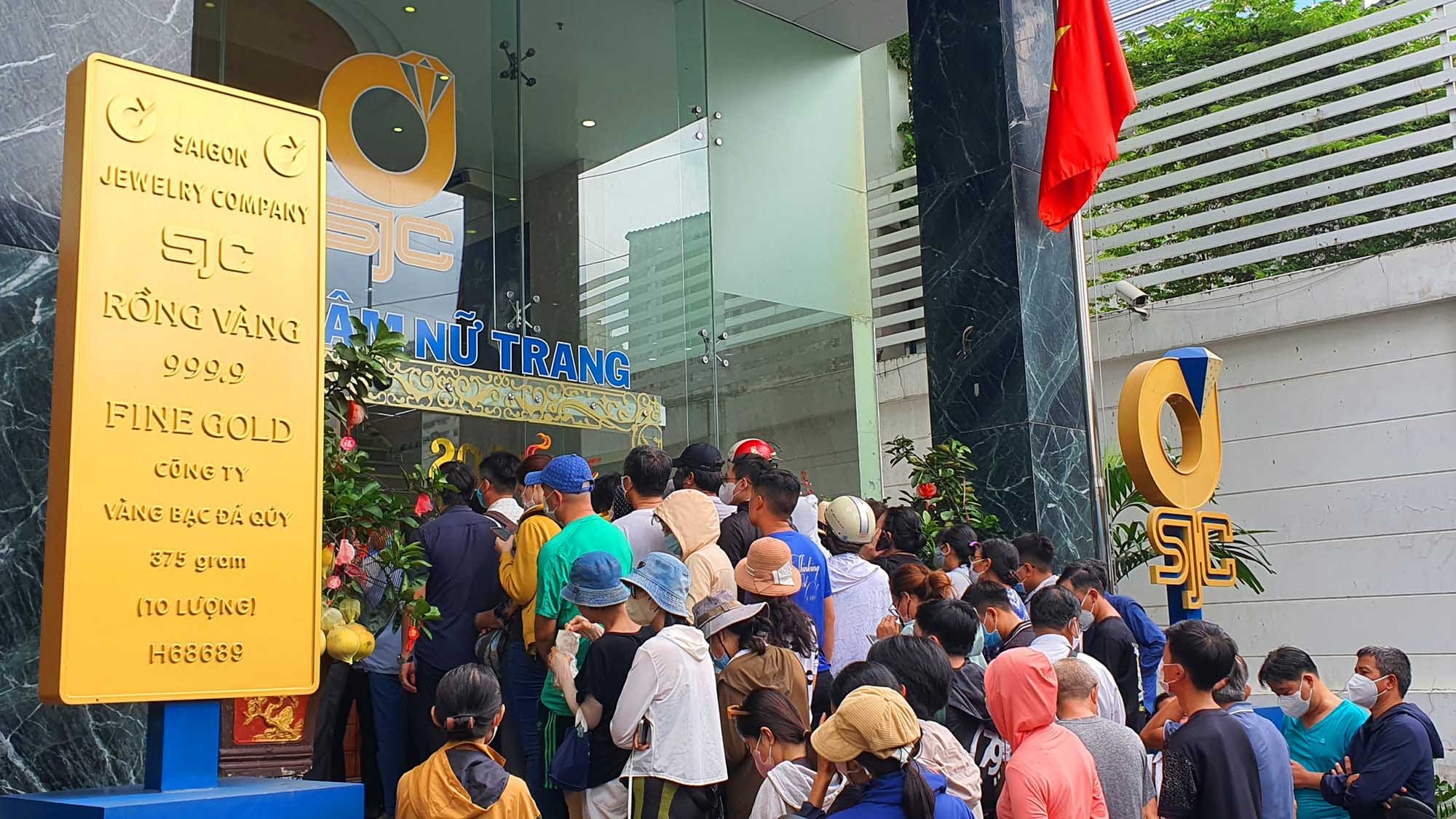 Giá vàng hôm nay 19/1: Giá vàng miếng SJC, nhẫn, vàng thế giới tăng bao nhiêu so với tuần trước