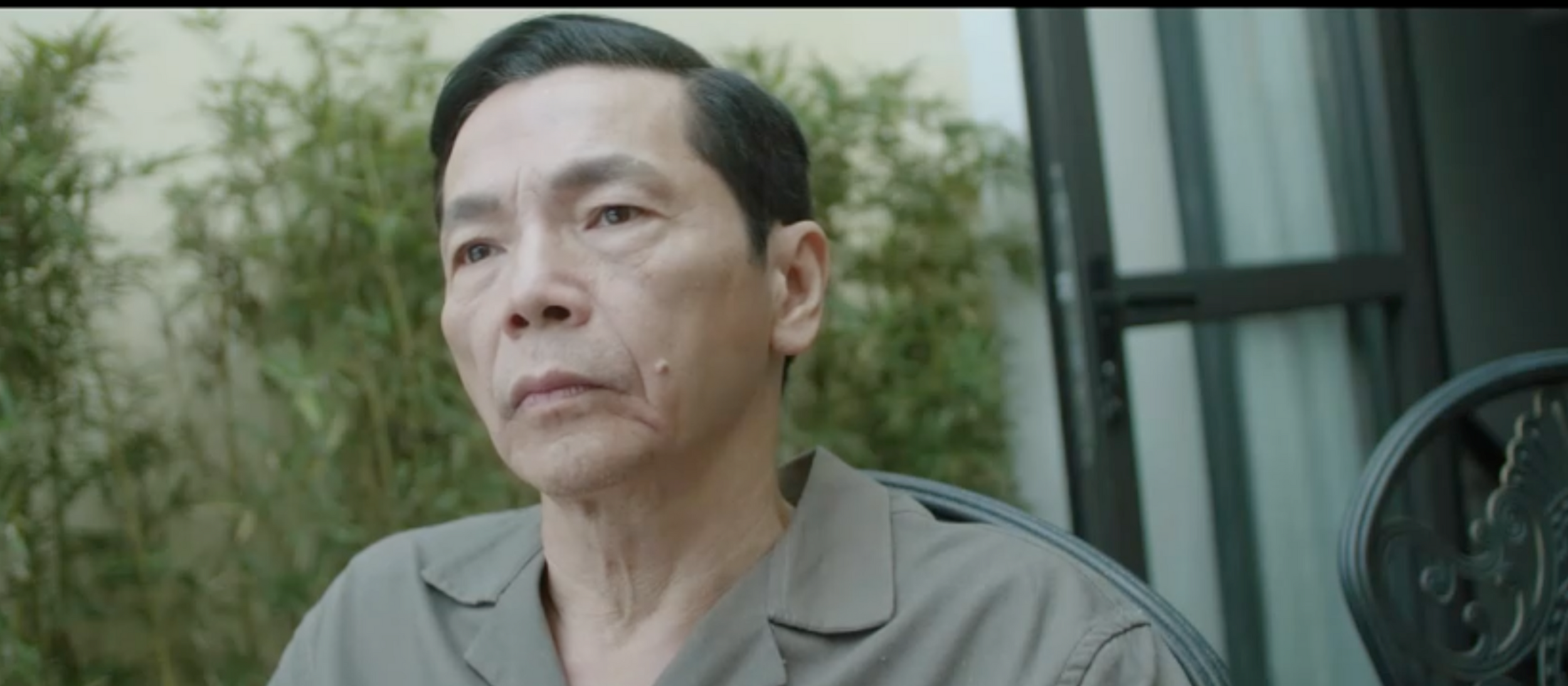 Tâm trạng nặng trĩu của ông Sách gây lo lắng cho người thân