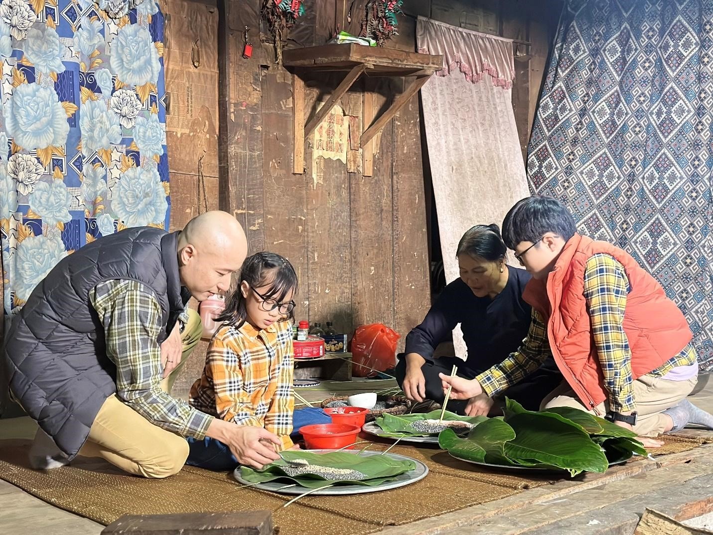 Nhạc trưởng Đồng Quang Vinh cùng các con gắn kết hơn sau chuyến đi