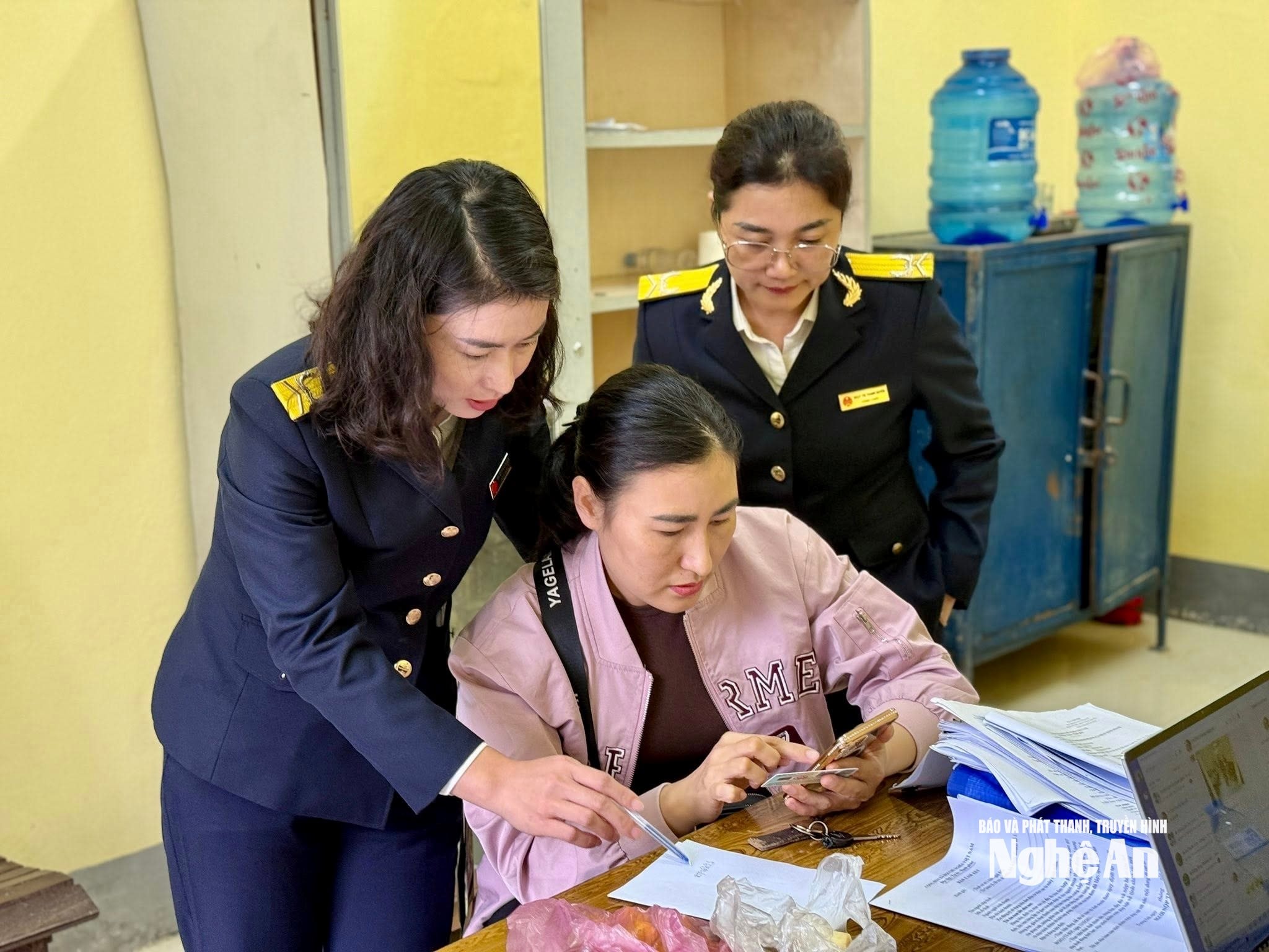 ផ្តោតលើការផ្តល់ការណែនាំដល់អាជីវកម្មគ្រួសារ។