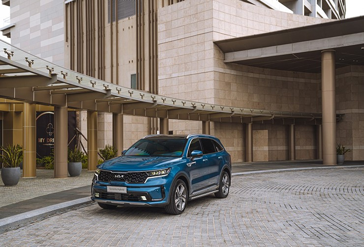 Thiết kế đầu xe KIA Sorento với lưới tản nhiệt mũi hổ đặc trưng