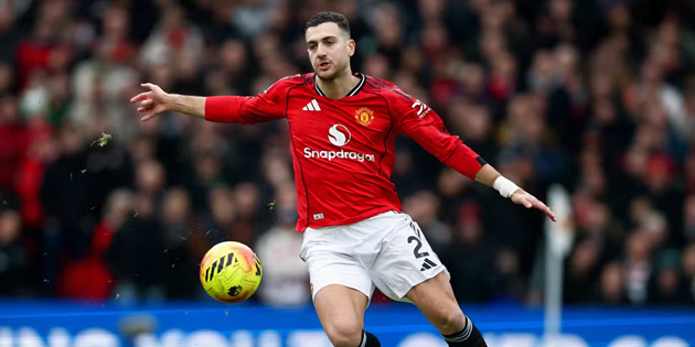 Dalot có màn thể hiện thiếu thuyết phục trong trận thắng Man City.