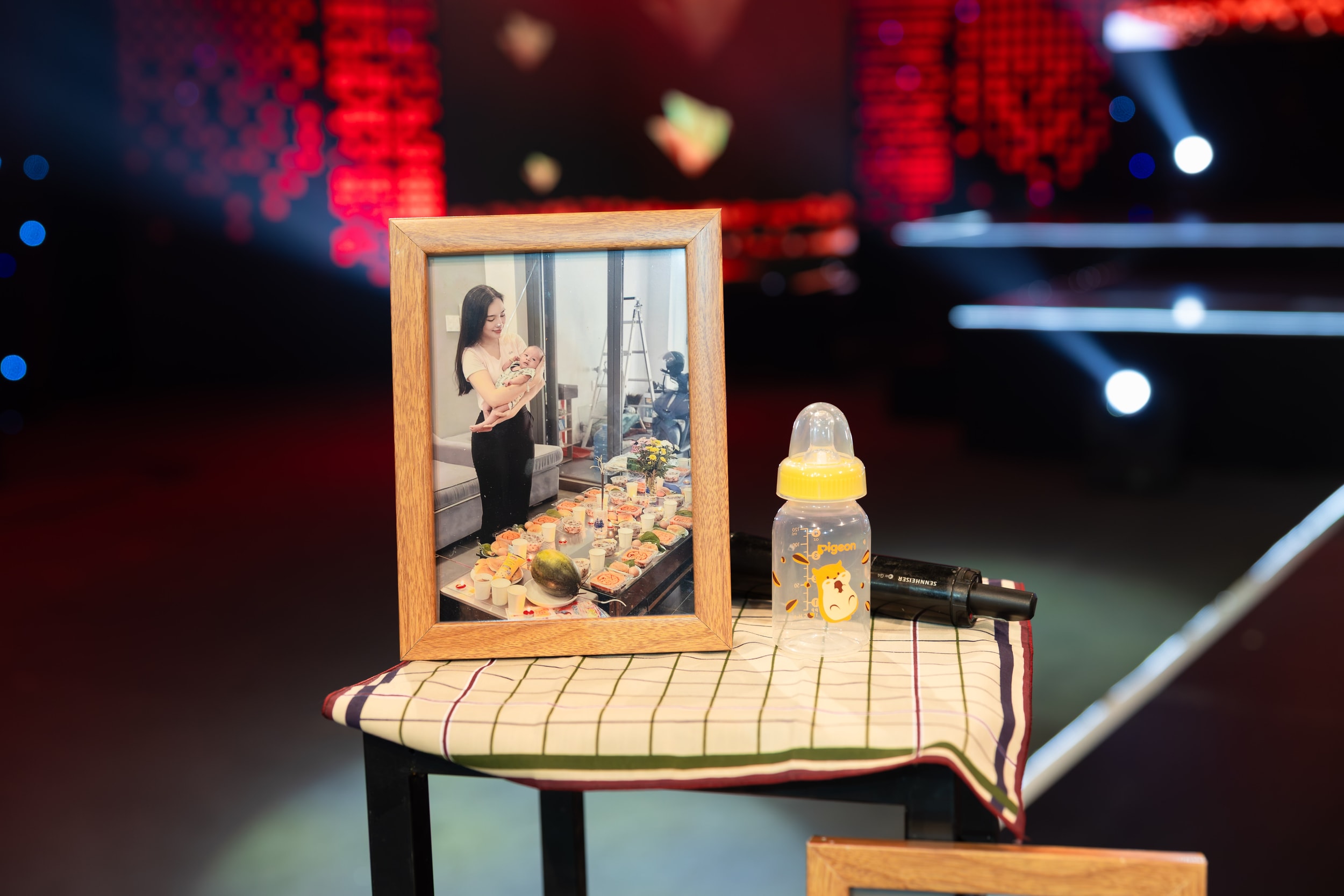 Khoảnh khắc xúc động tại căn nhà của Quý Linh