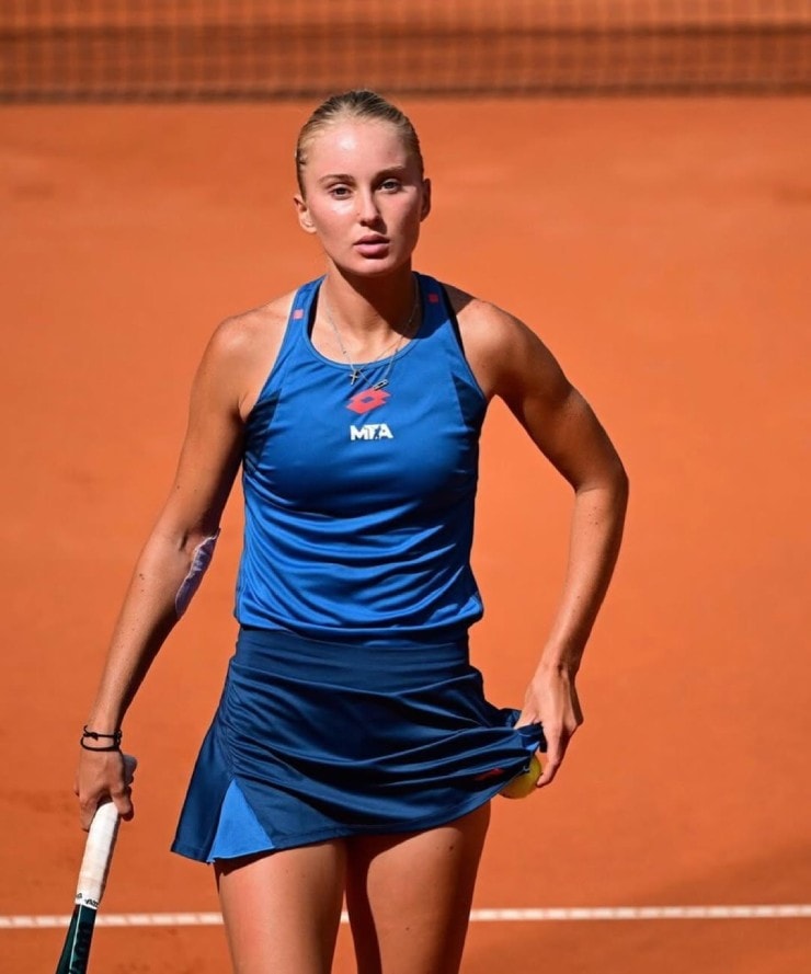 Polina không bộc lộ nhiều cảm xúc khi thi đấu