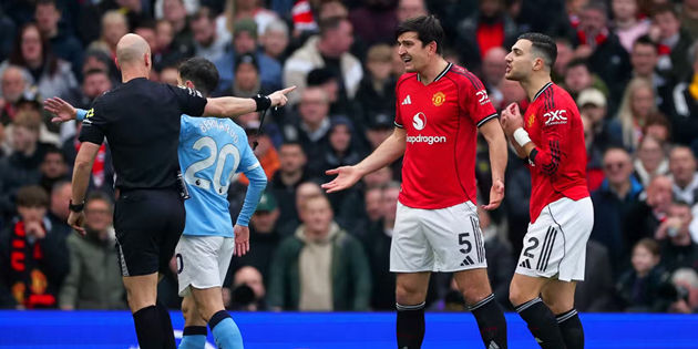 Man Utd không để thủng lưới trước Man City nhưng hàng thủ vẫn cho thấy vấn đề.