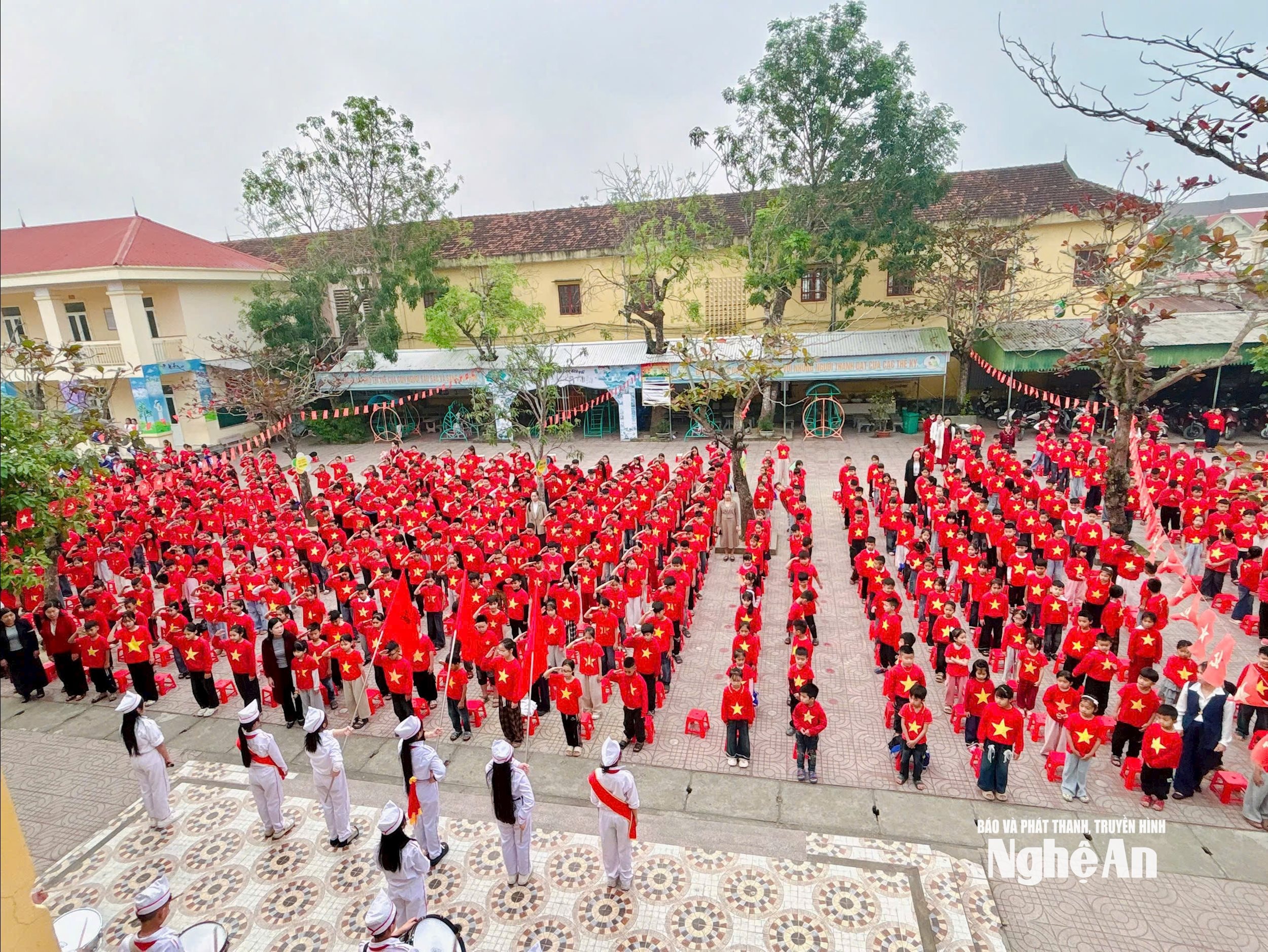 Cùng với học sinh trên địa bàn tỉnh, học sinh tại xã Quảng Châu hướng về đại hội với tất cả niềm tự hào, tin yêu. Ảnh: Đoàn xã Quảng Châu