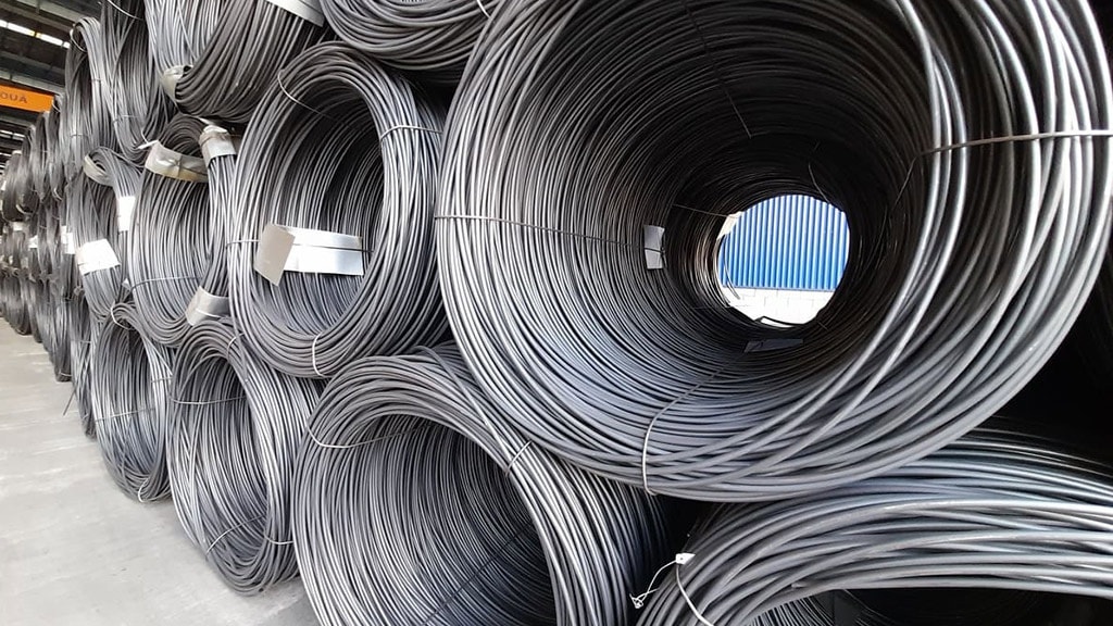 Giá thép hôm nay 19/1 Thế giới phân hóa thị trường trong nước giữ ổn định