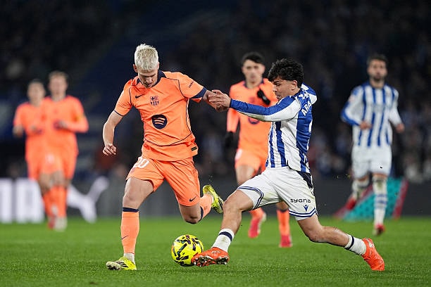 Các cầu thủ Barcelona bỏ lỡ nhiều cơ hội ghi bàn rõ rệt trước khung thành Real Sociedad.