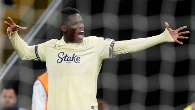 Thierno Barry ghi bàn thắng duy nhất đem về 3 điểm cho Everton.