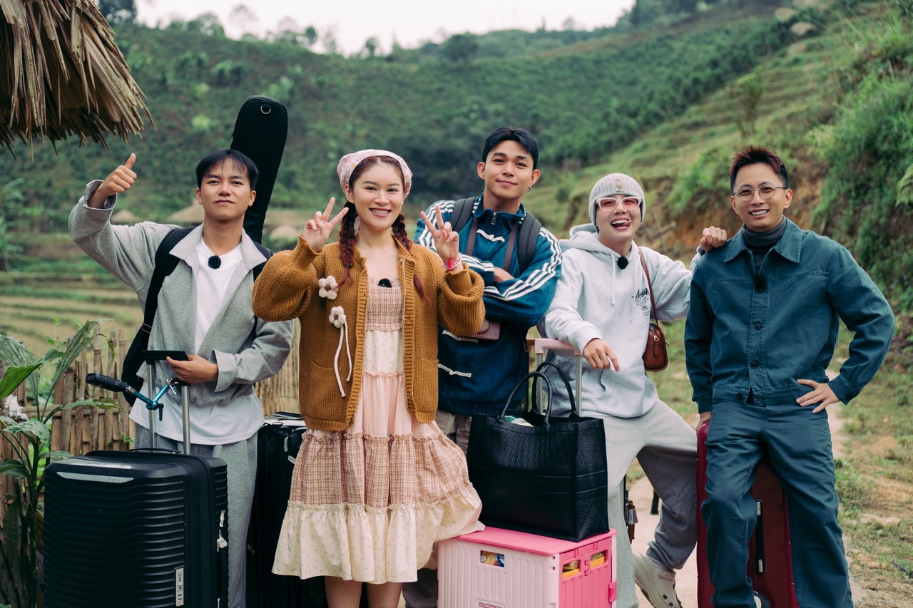 Các thành viên Gia đình Haha hào hứng khi trở lại điểm đến đầu tiên