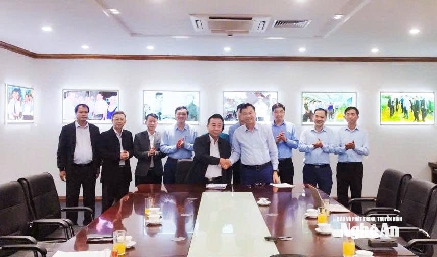 ký kết biên bản ghi nhớ, hai bên thống nhất hợp tác phát triển vùng nguyên liệu. Ảnh: Ngọc Toàn