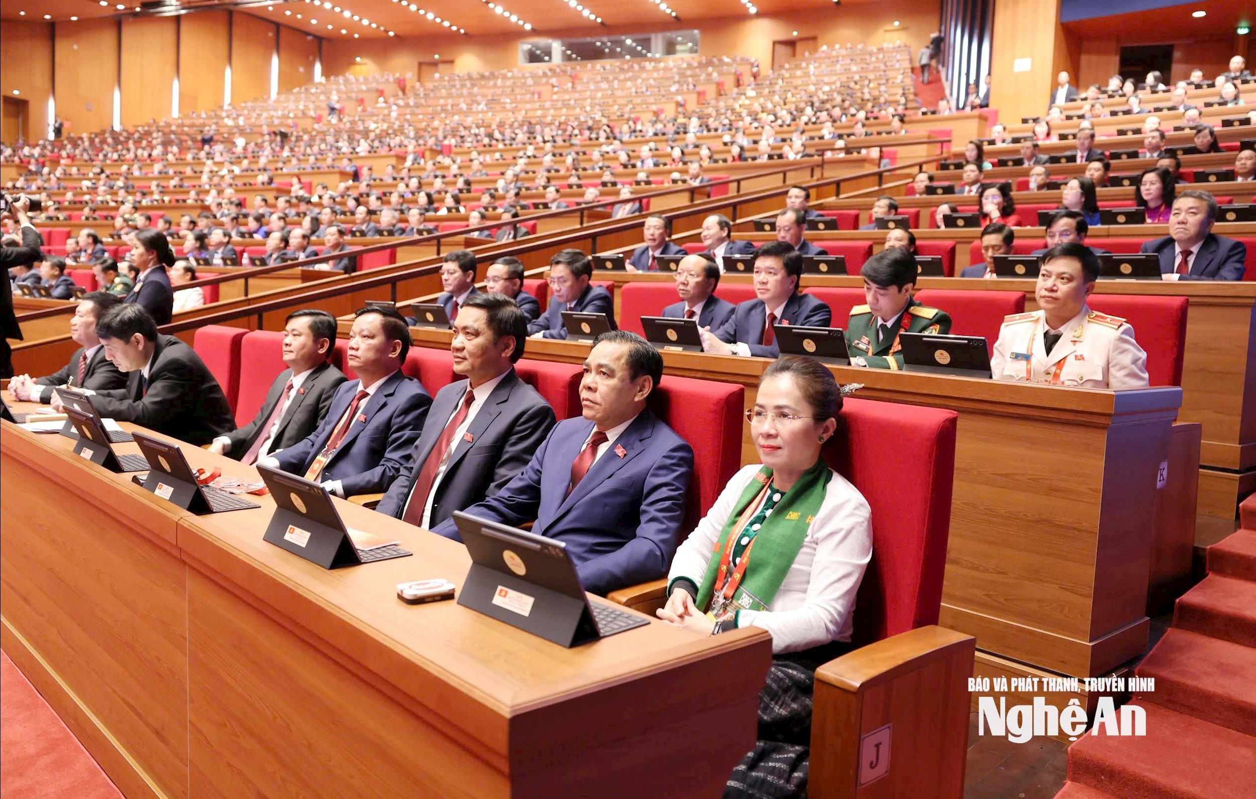 Đoàn đại biểu Đảng bộ tỉnh Nghệ An dự phiên khai mạc Đại hội XIV của Đảng. Ảnh: Phạm Bằng