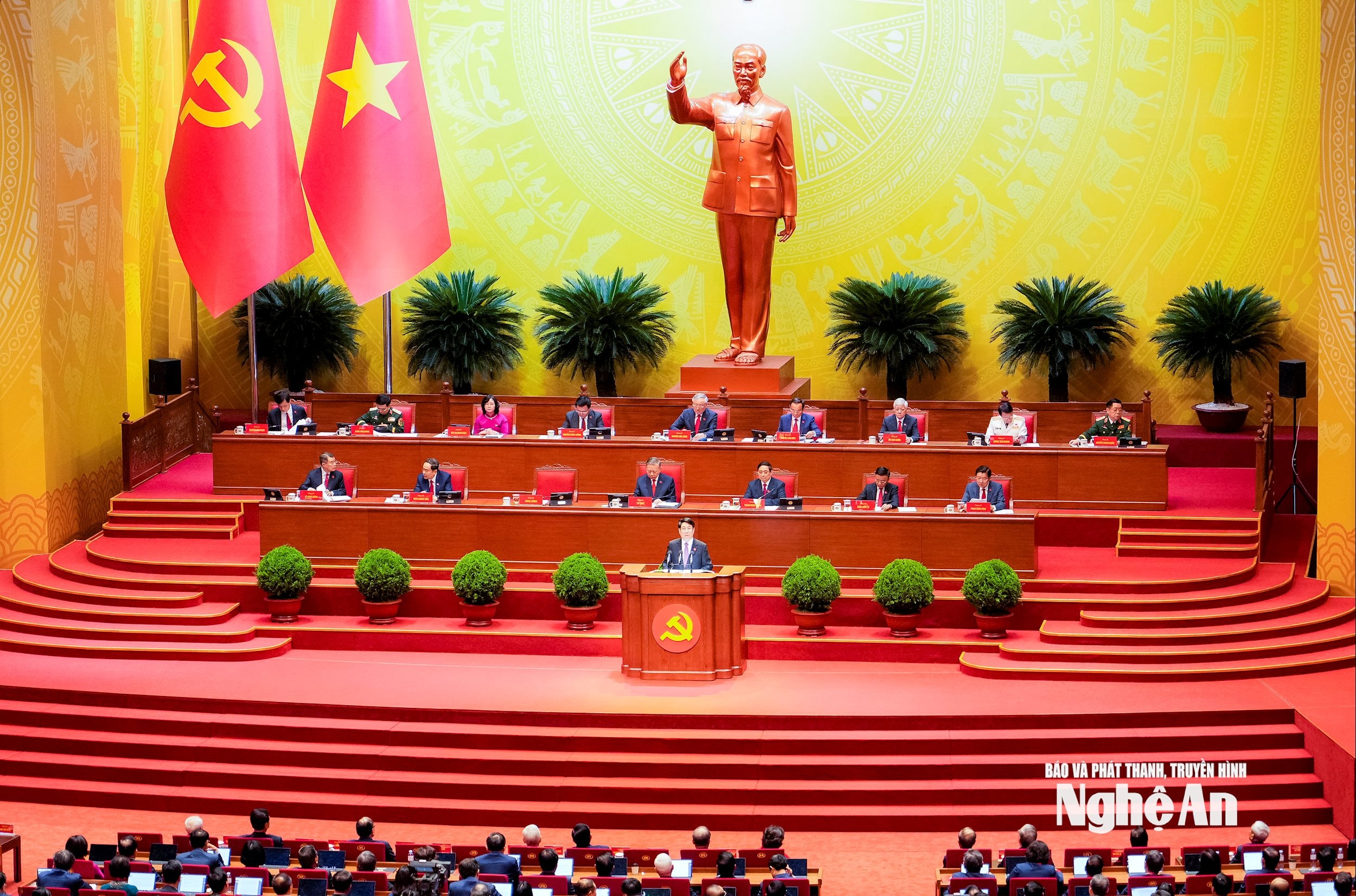 Chủ tịch nước Lương Cường trình bày diễn văn khai mạc Đại hội đại biểu toàn quốc của Đảng lần thứ XIV. Ảnh: Phạm Bằng