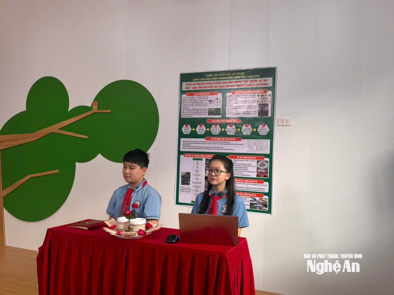 Học sinh Trường THCS Đặng Thai Mai báo cáo dự án theo hình thức trực tuyến