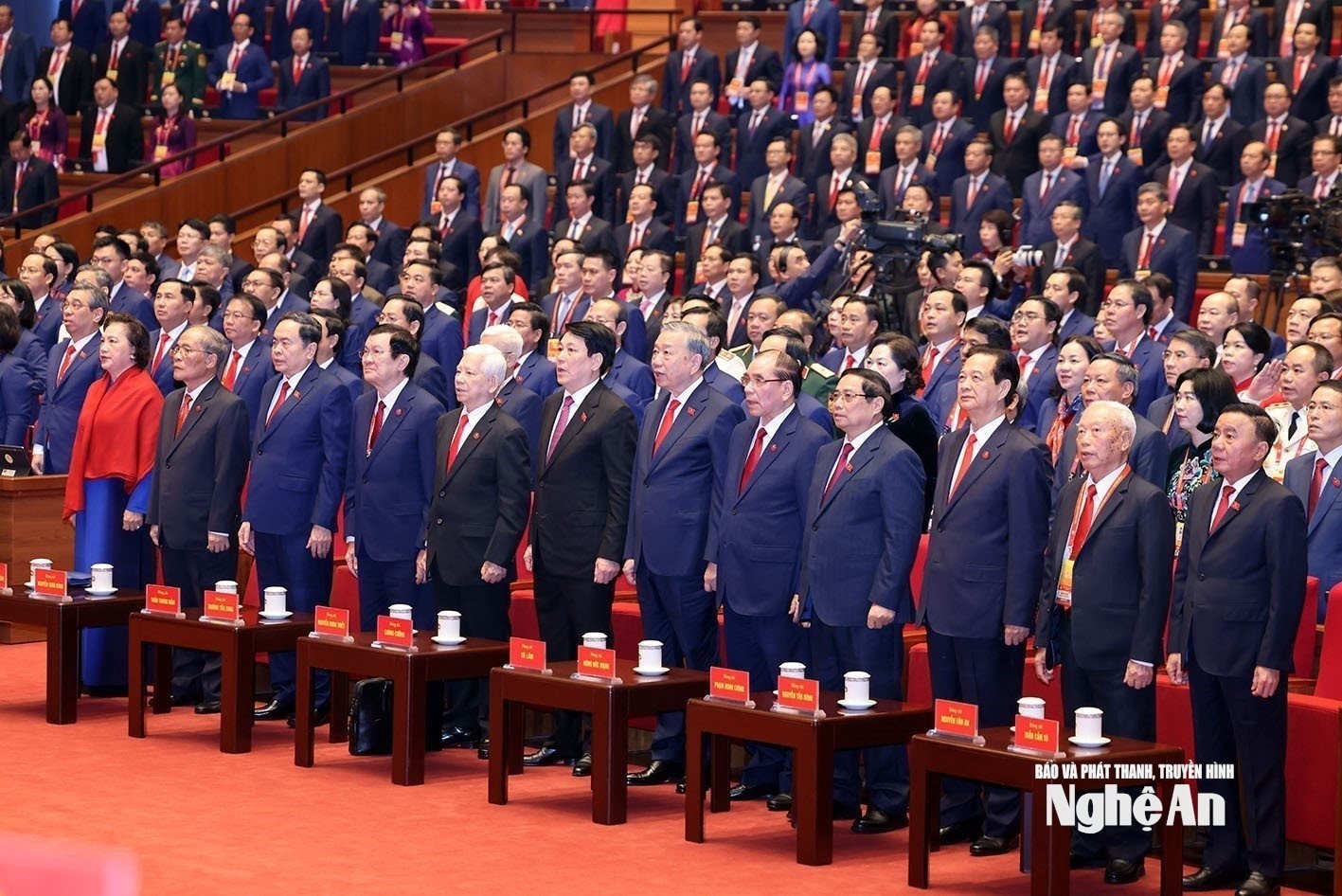 Các đồng chí lãnh đạo, nguyên lãnh đạo Đảng và Nhà nước tham dự phiên khai mạc. Ảnh: Phạm Bằng