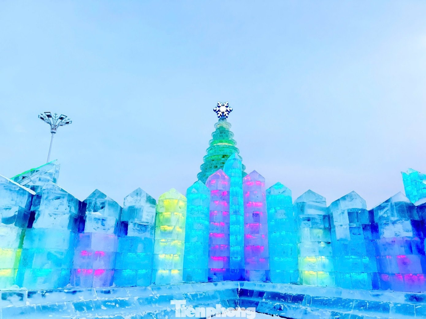 Công viên băng tuyết lớn nhất thế giới tại Cáp Nhĩ Tân với quy mô kỷ lục 1,2 triệu m2.