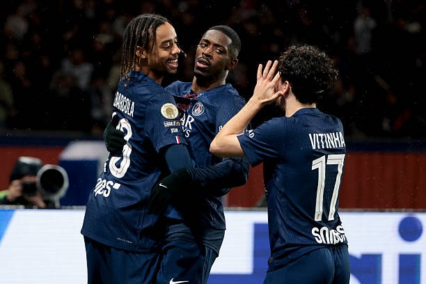 Các cầu thủ PSG tập luyện chuẩn bị cho trận đấu với Sporting Lisbon.