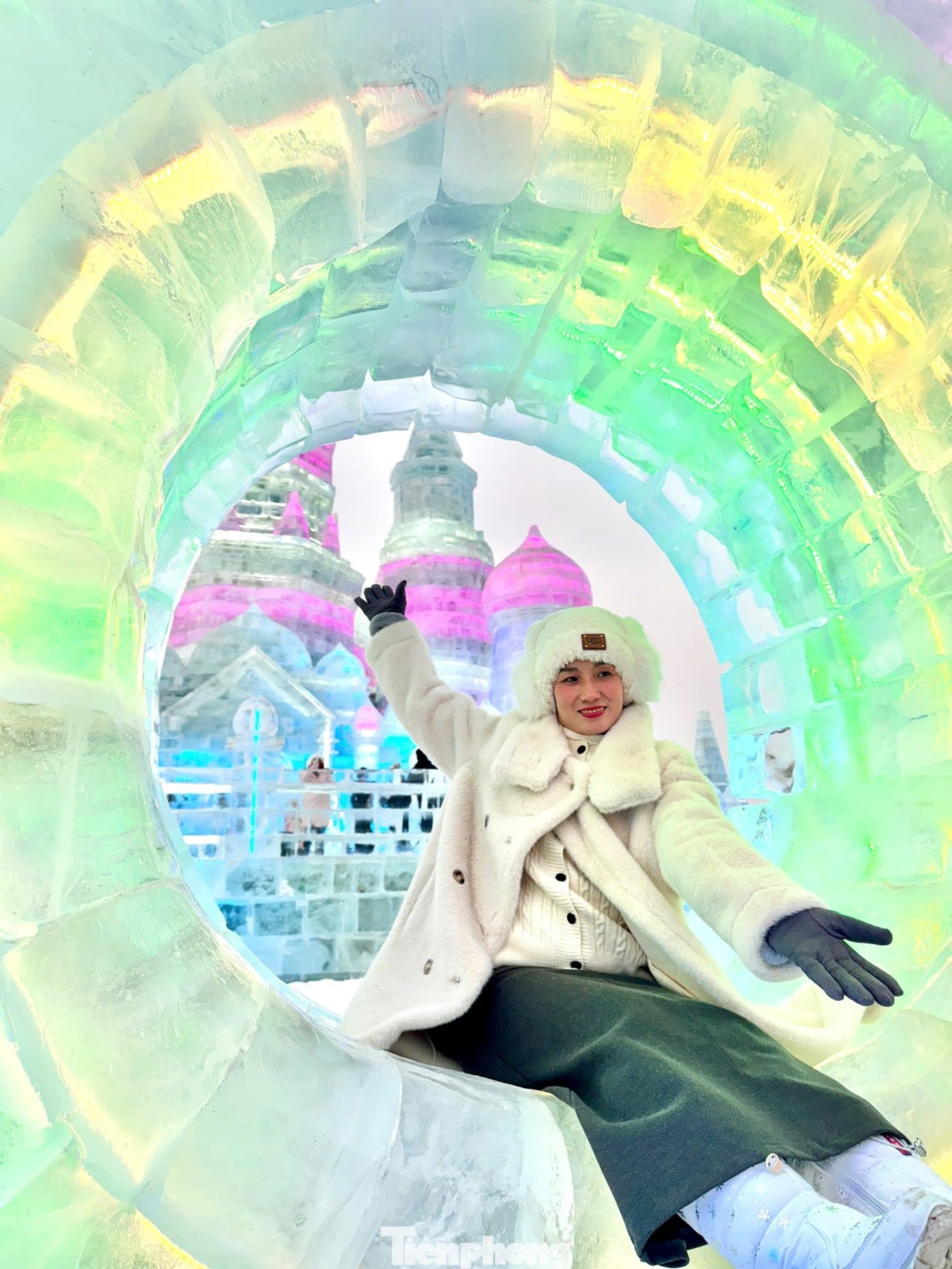 Các công trình băng tuyết tinh xảo thuộc chủ đề Ice and Snow Fairy Tale World.