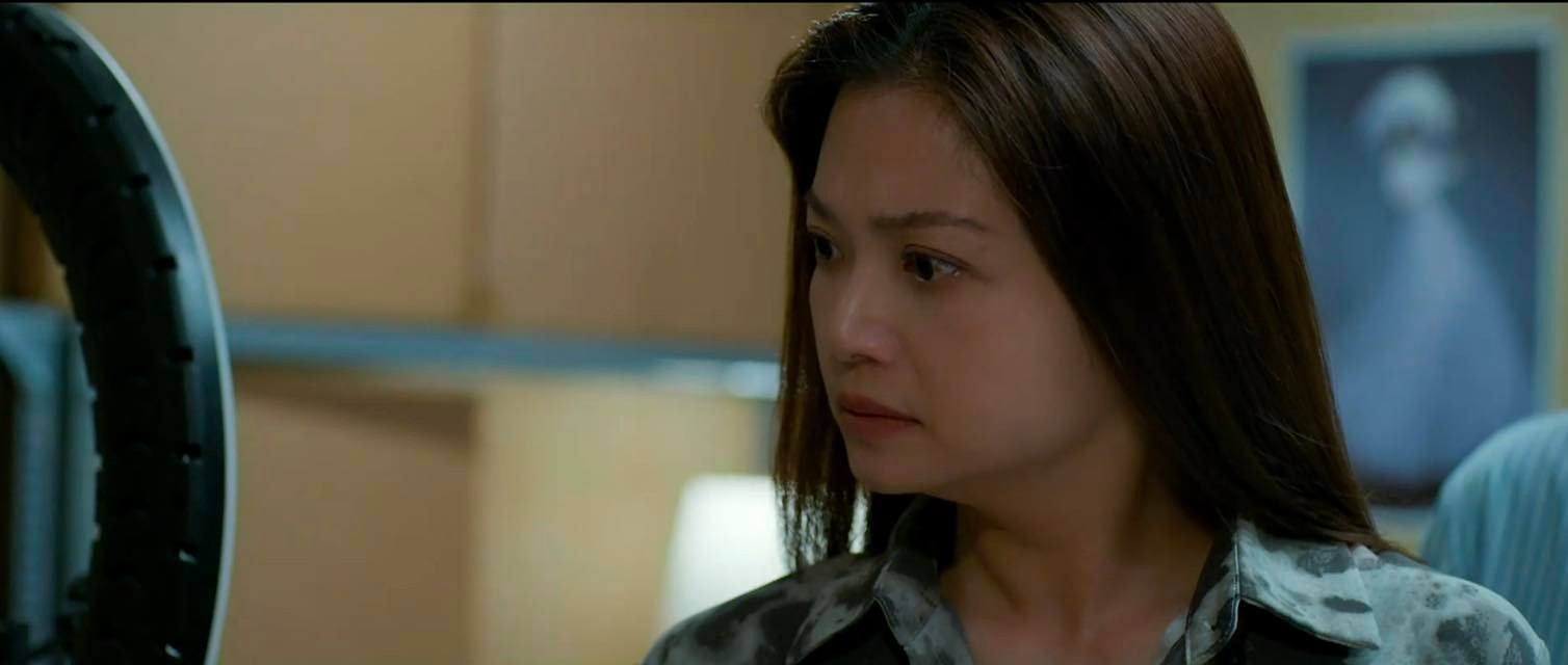 Sự xuất hiện của bé Nhi khiến không khí gia đình trở nên căng thẳng.