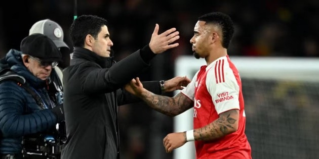 Jesus vật vờ và vô hại trước Nottingham.