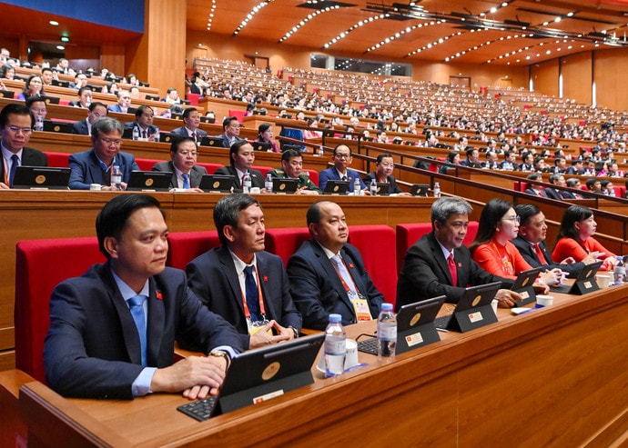 Các đại biểu dự phiên thảo luận tại hội trường về các Văn kiện Đại hội. chi-6843.jpg