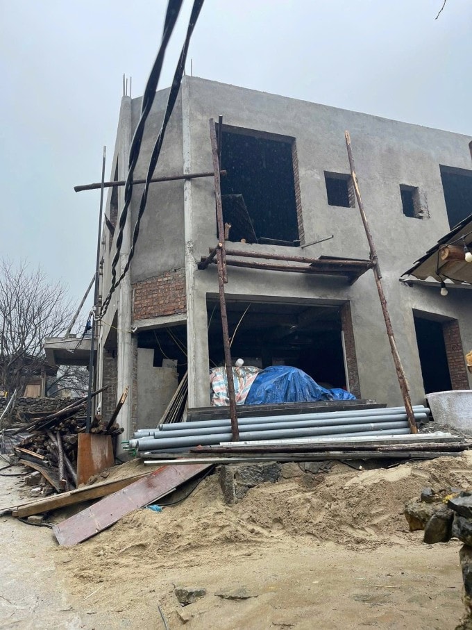 Hiện trạng căn nhà bê tông đang gây tranh cãi tại làng Lô Lô Chải