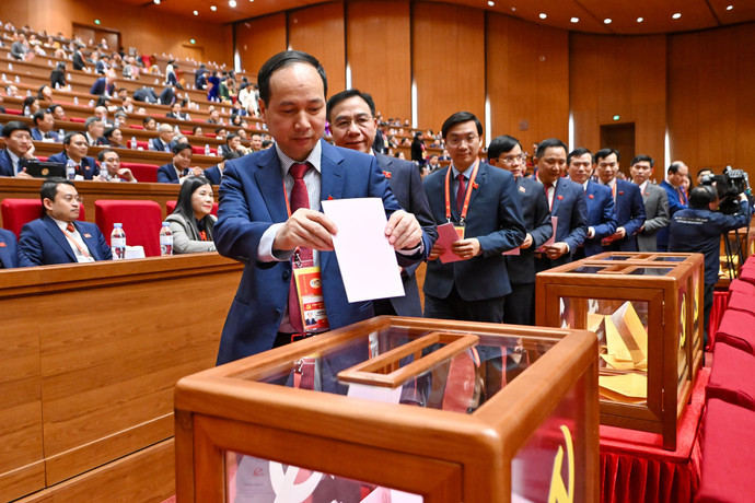 Các đại biểu bỏ phiếu bầu Ban Chấp hành Trung ương khóa XIV. chi-2829.jpg
