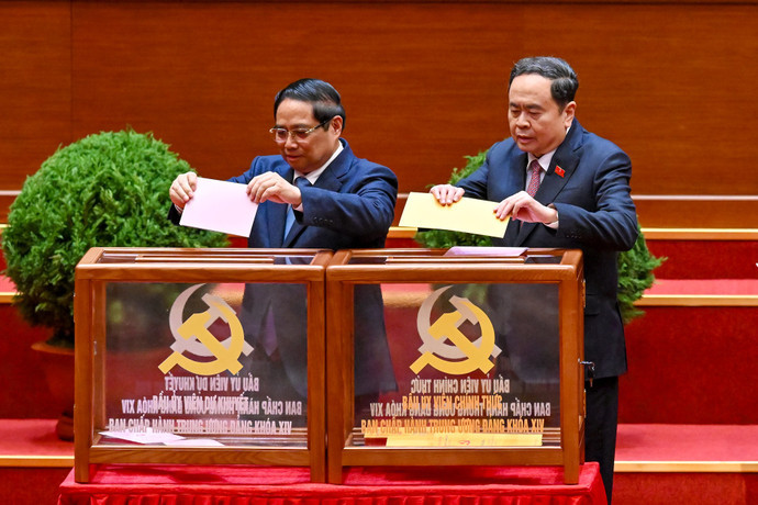 Các lãnh đạo Đảng và Nhà nước bỏ phiếu bầu Ban Chấp hành Trung ương khóa XIV. chi-0087.jpg