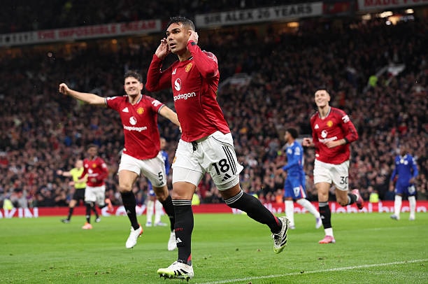 Sự xuất hiện của Neves sẽ đe dọa trực tiếp vị trí của Casemiro tại Old Trafford.