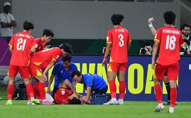 Hiểu Minh phải ngồi ngoài từ 6 đến 9 tháng vì chấn thương.