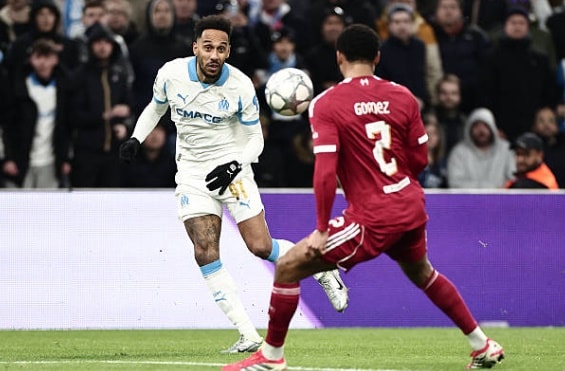 Joe Gomez thay thế hoàn hảo vai trò của Konate trong trận đấu này.
