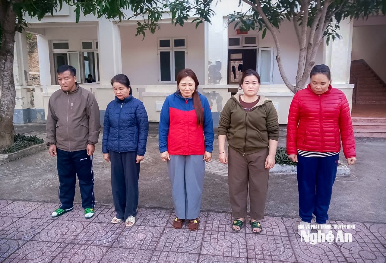 z7456863395722_9f8acfb1115dbaa36b9e47ca3fd9dc32 copy