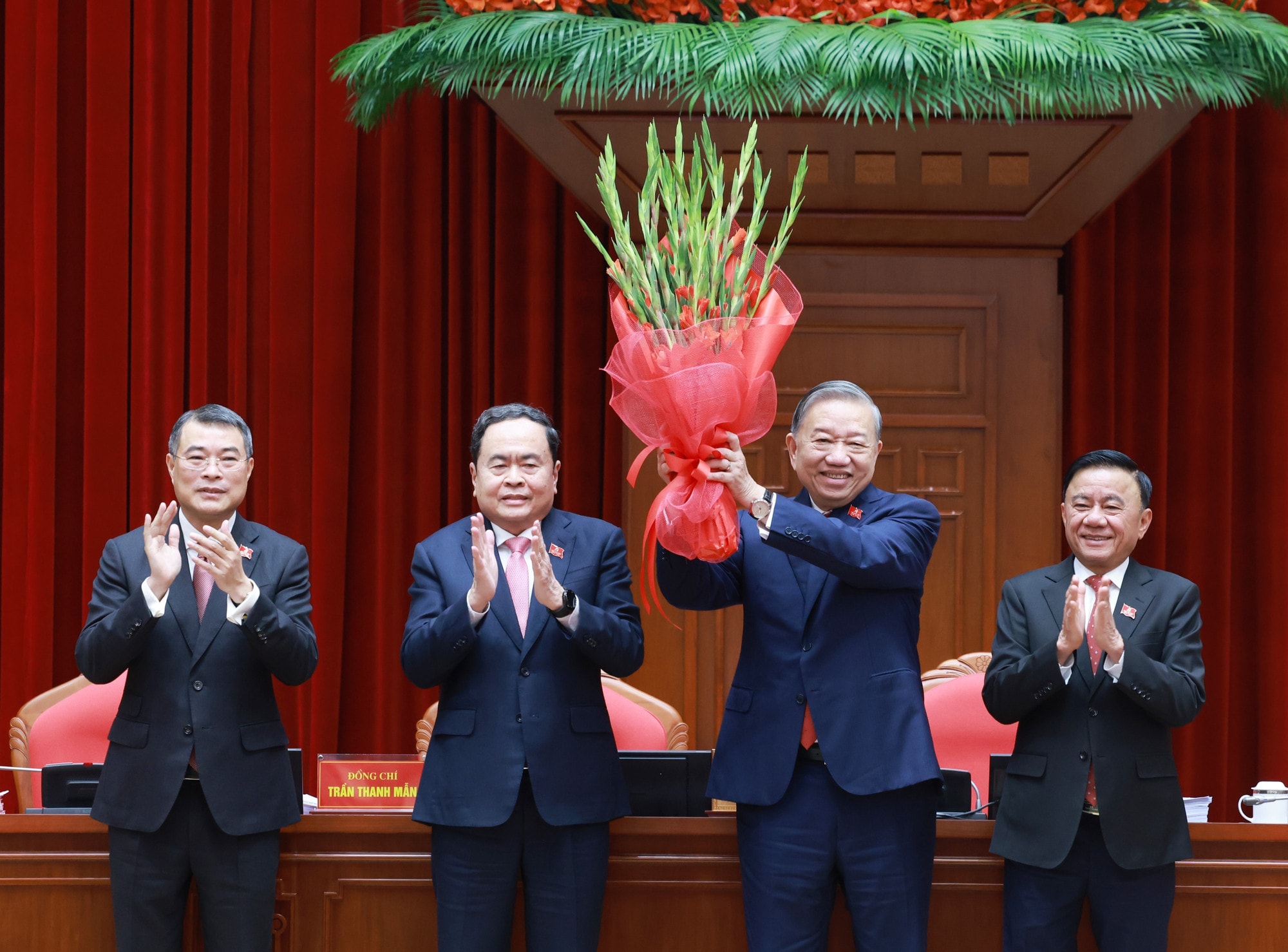 Ban Chấp hành Trung ương Đảng khoá XIV đã thống nhất tuyệt đối bầu đồng chí Tô Lâm