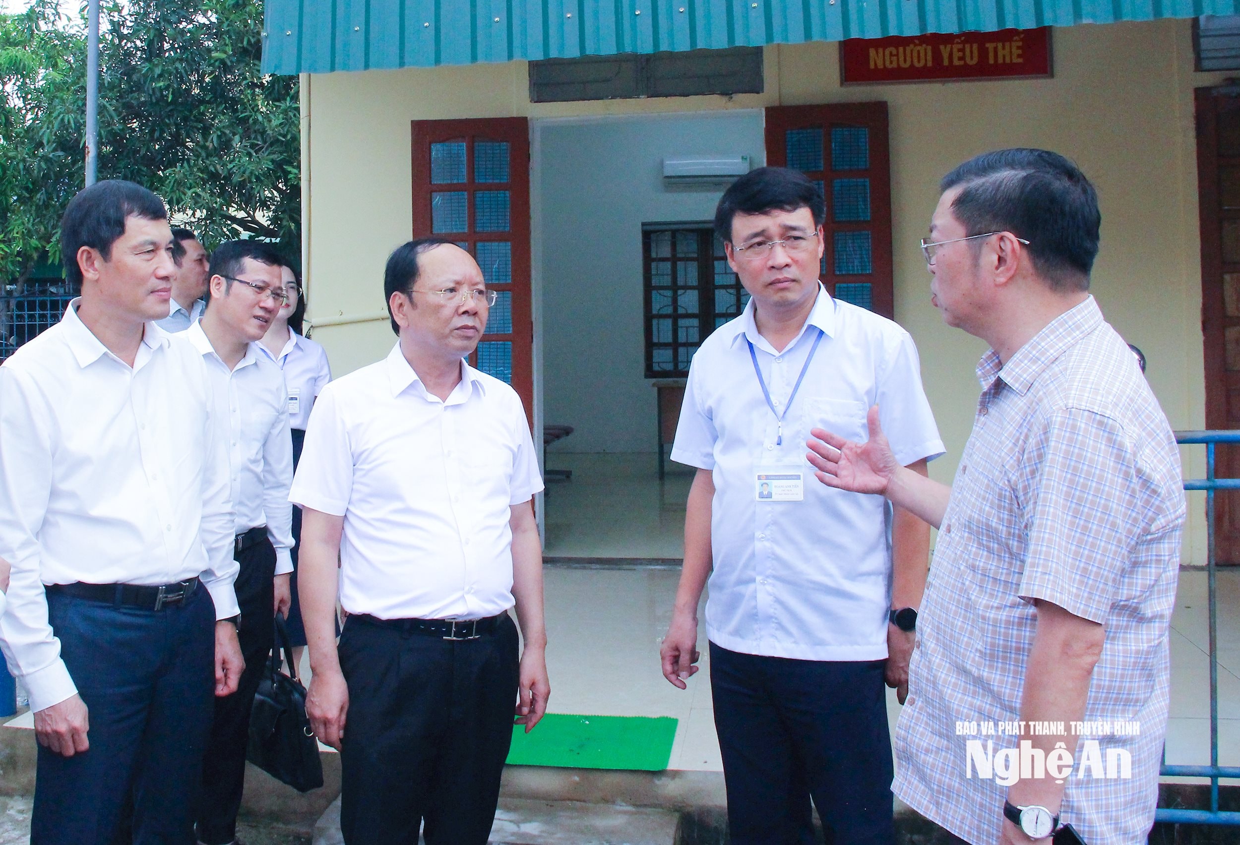  Đoàn công tác tỉnh Nghệ An kiểm tra công tác vận hành chính quyền 2 cấp tại xã Hưng Nguyên. Ảnh Mai Hoa