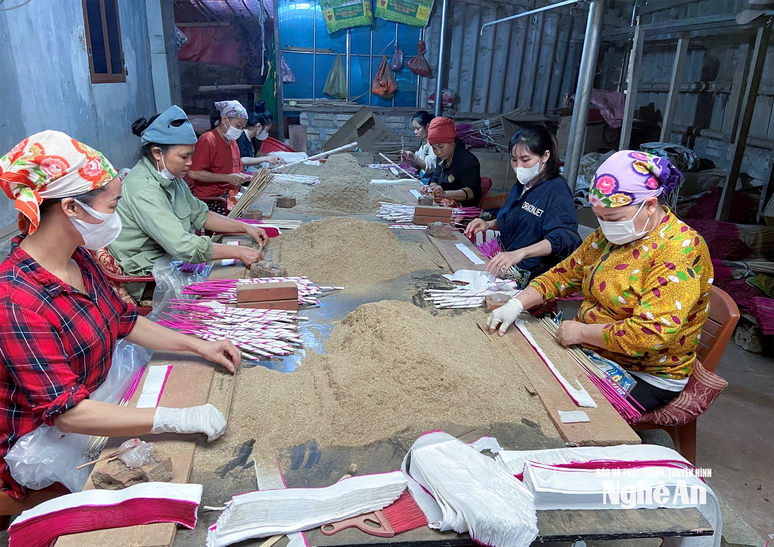  Làng nghề hương trầm Quỳ Châu vào vụ Tết. Ảnh Mai Hoa