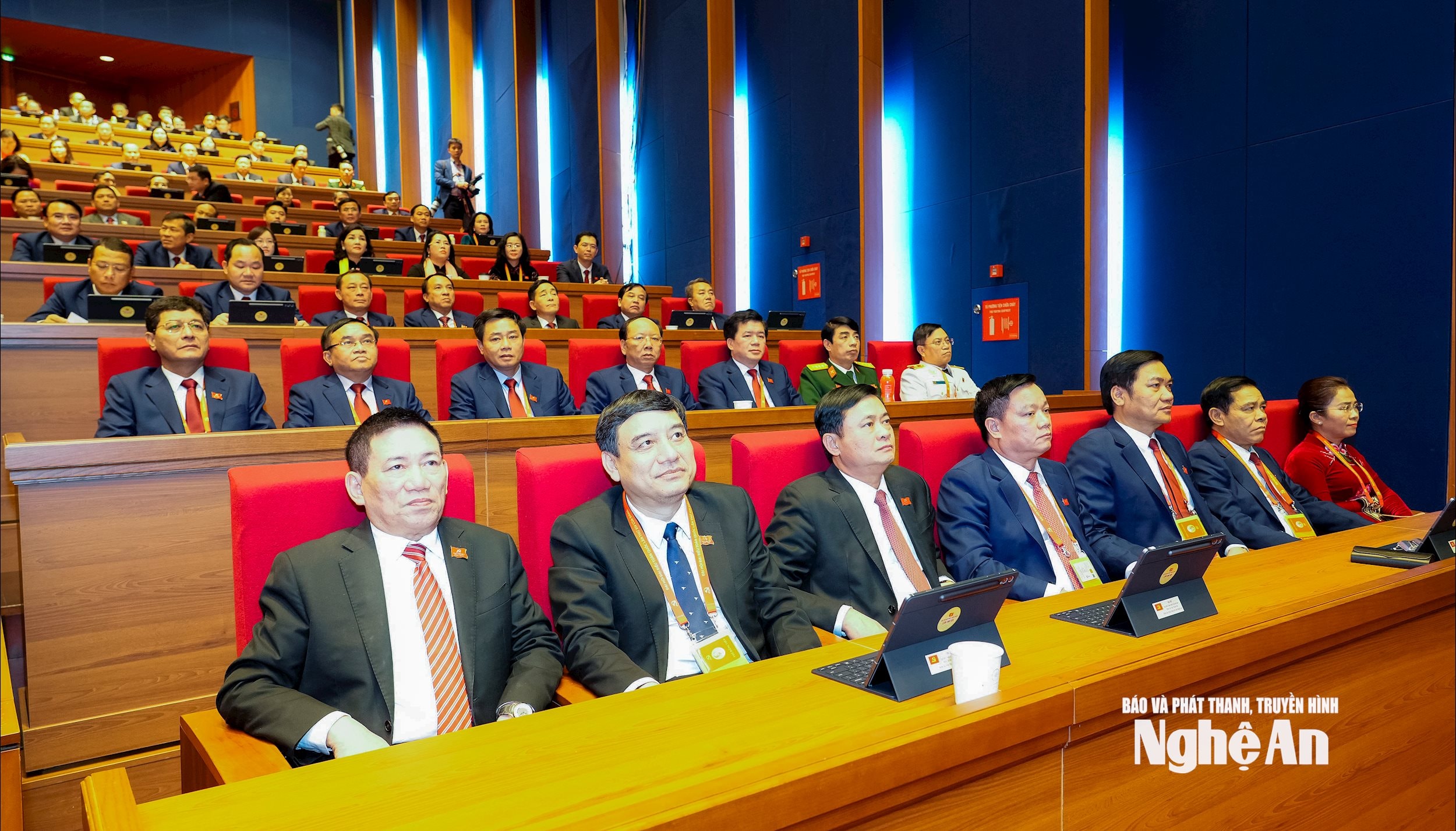 Đoàn đi biểu Đảng bộ tỉnh Nghệ An dự Đại hội. Ảnh: Phạm Bằng