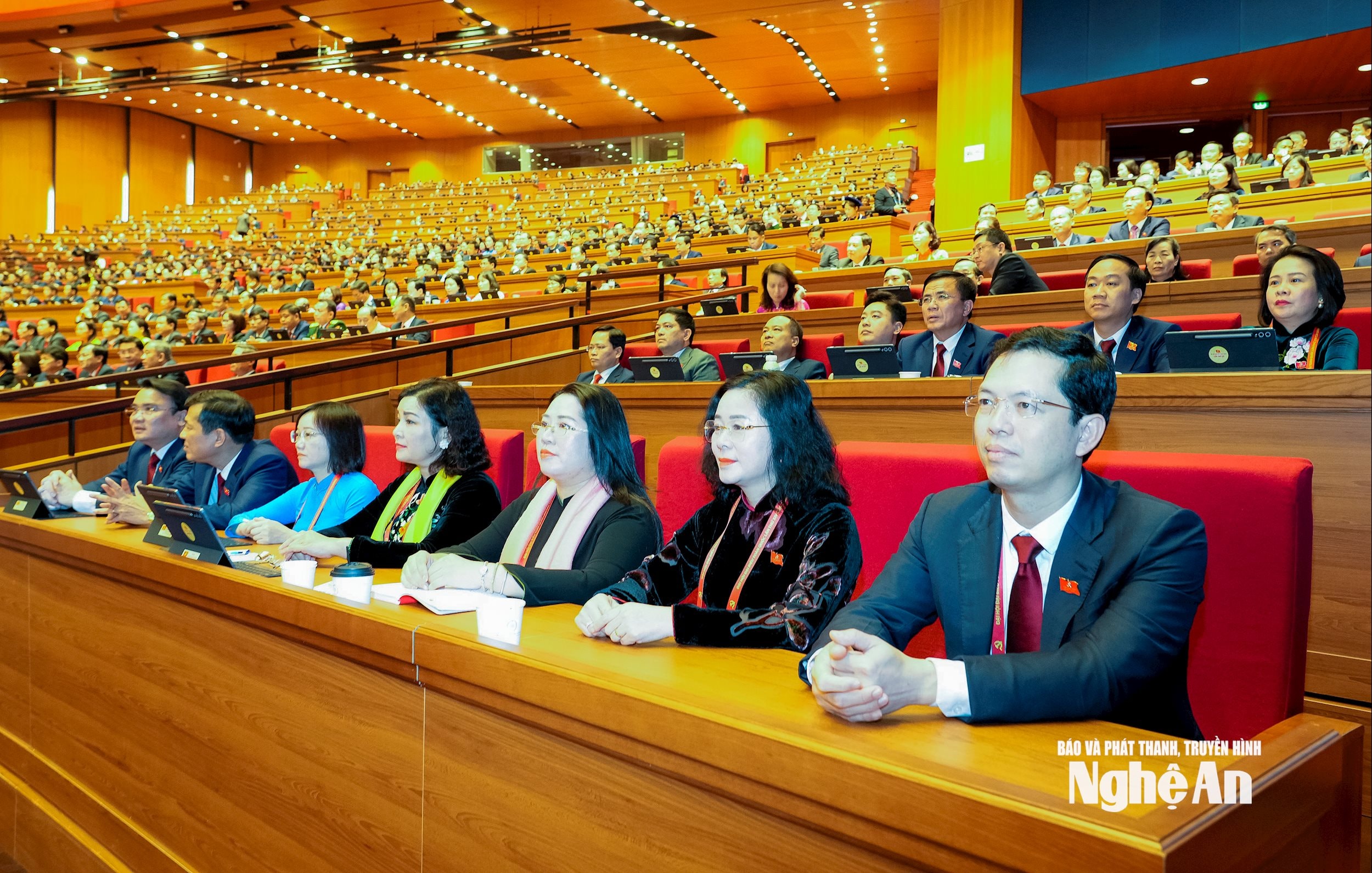 Đoàn đi biểu Đảng bộ tỉnh Nghệ An dự Đại hội. Ảnh: Phạm Bằng