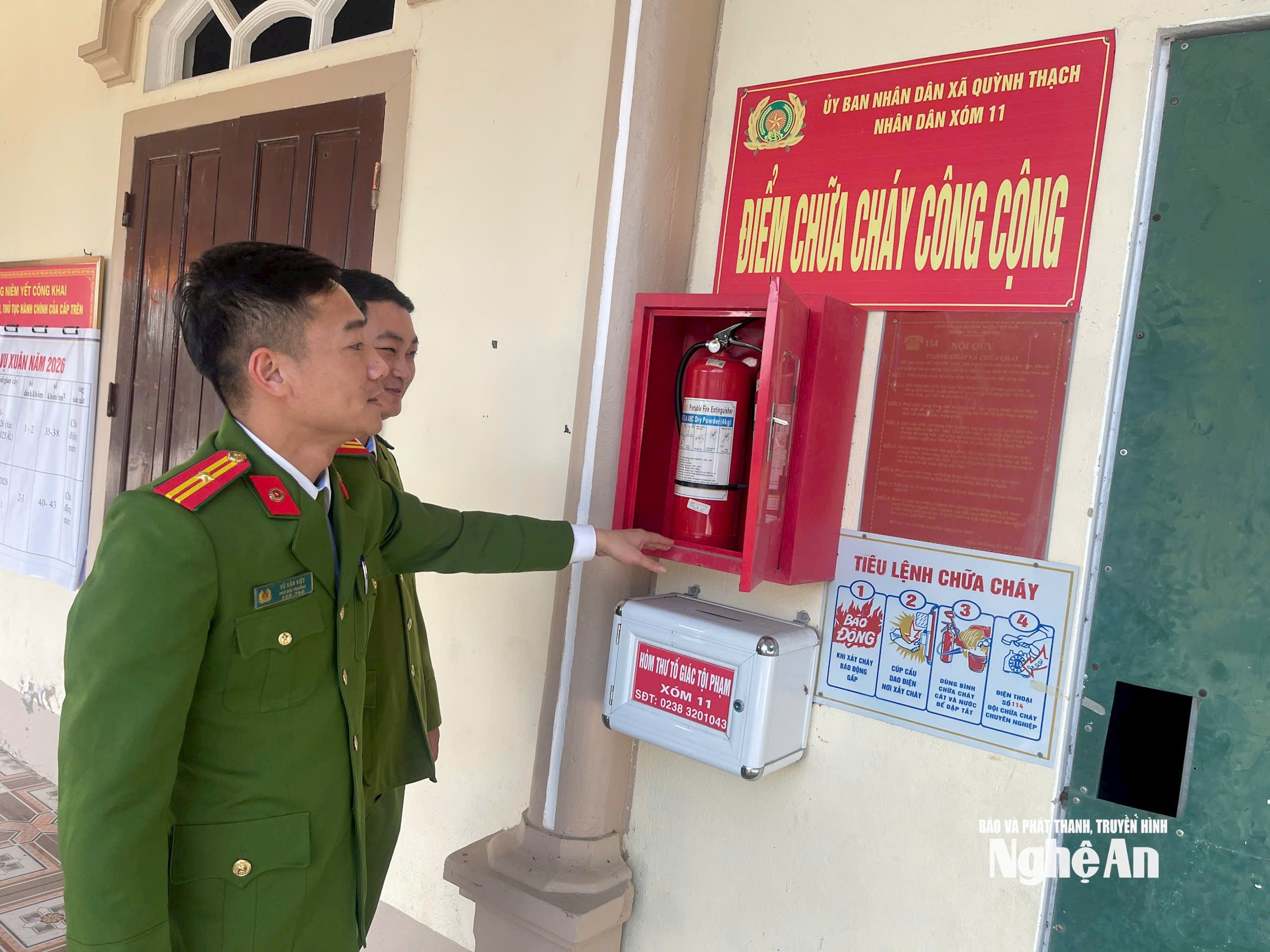 Phòng Cảnh sát PCCC&CNCH Công an tỉnh kiểm tra việc triển khai thực hiện công tác PCCC tại cơ sở. Ảnh PV