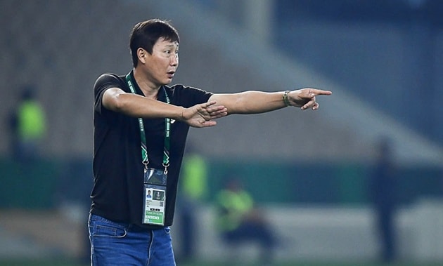 HLV Kim Sang-sik cần giải bài toán hàng thủ trước U23 Hàn Quốc.